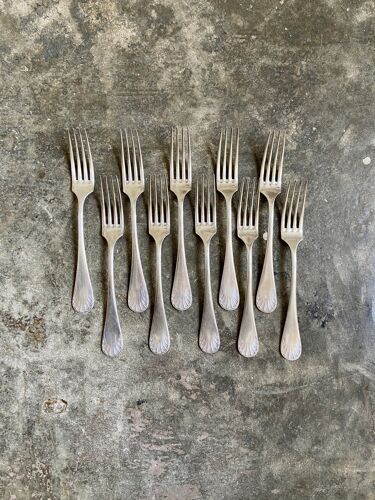 10 fourchettes en métal argenté