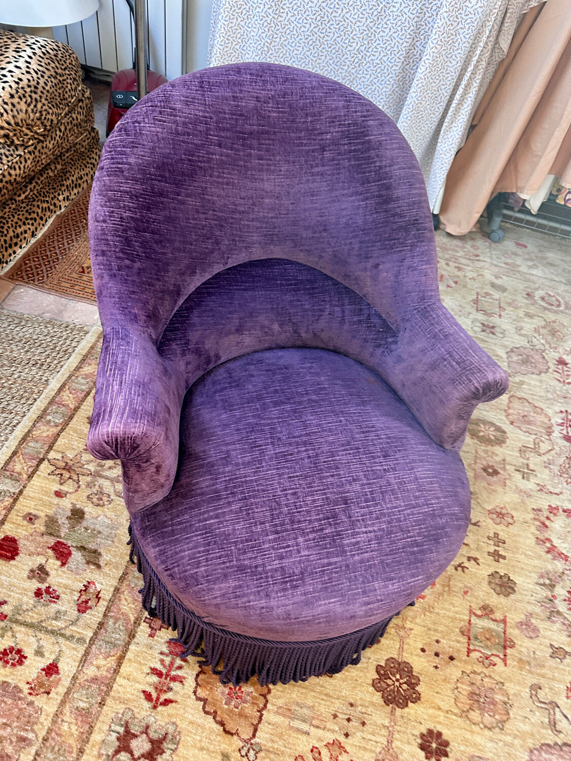 Large armchair, pouffe, purple in velvet.