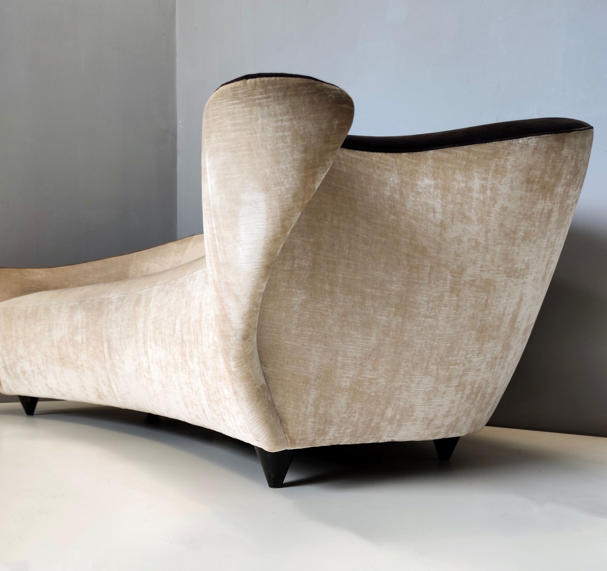 Fairy-tale kidney bean beige velvet sofa, italy