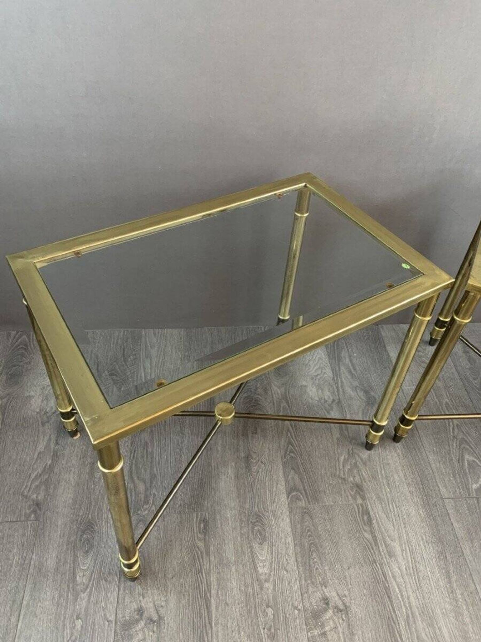 Paire de tables d’appoint en métal et verre, XXème siècle