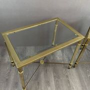 Paire de tables d’appoint en métal et verre, XXème siècle
