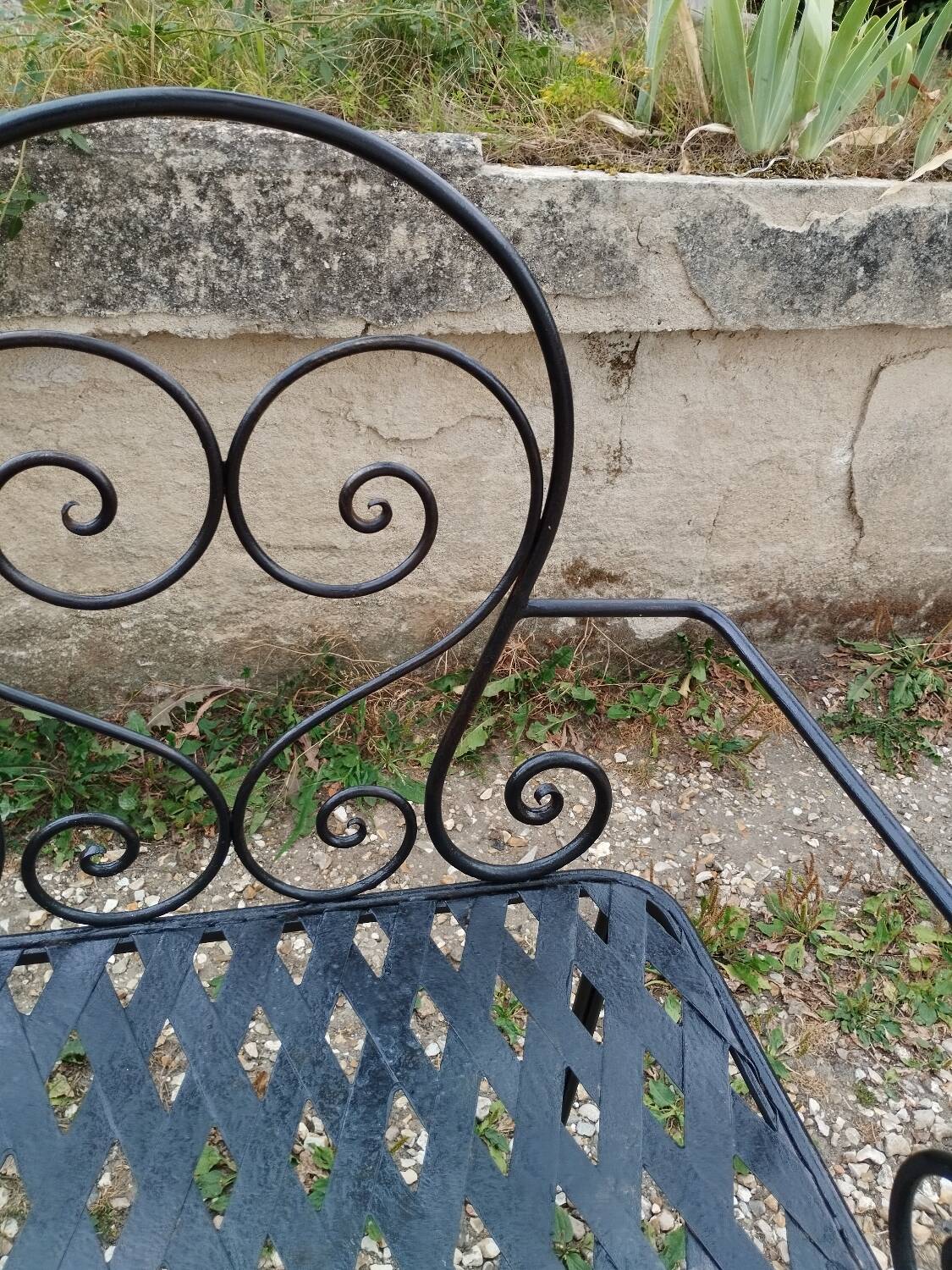 Beau banc de jardin en fer ancien