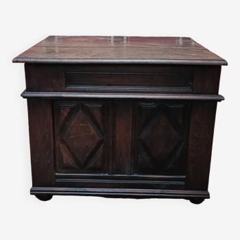 Solid wood chest, classical style, nineteenth century