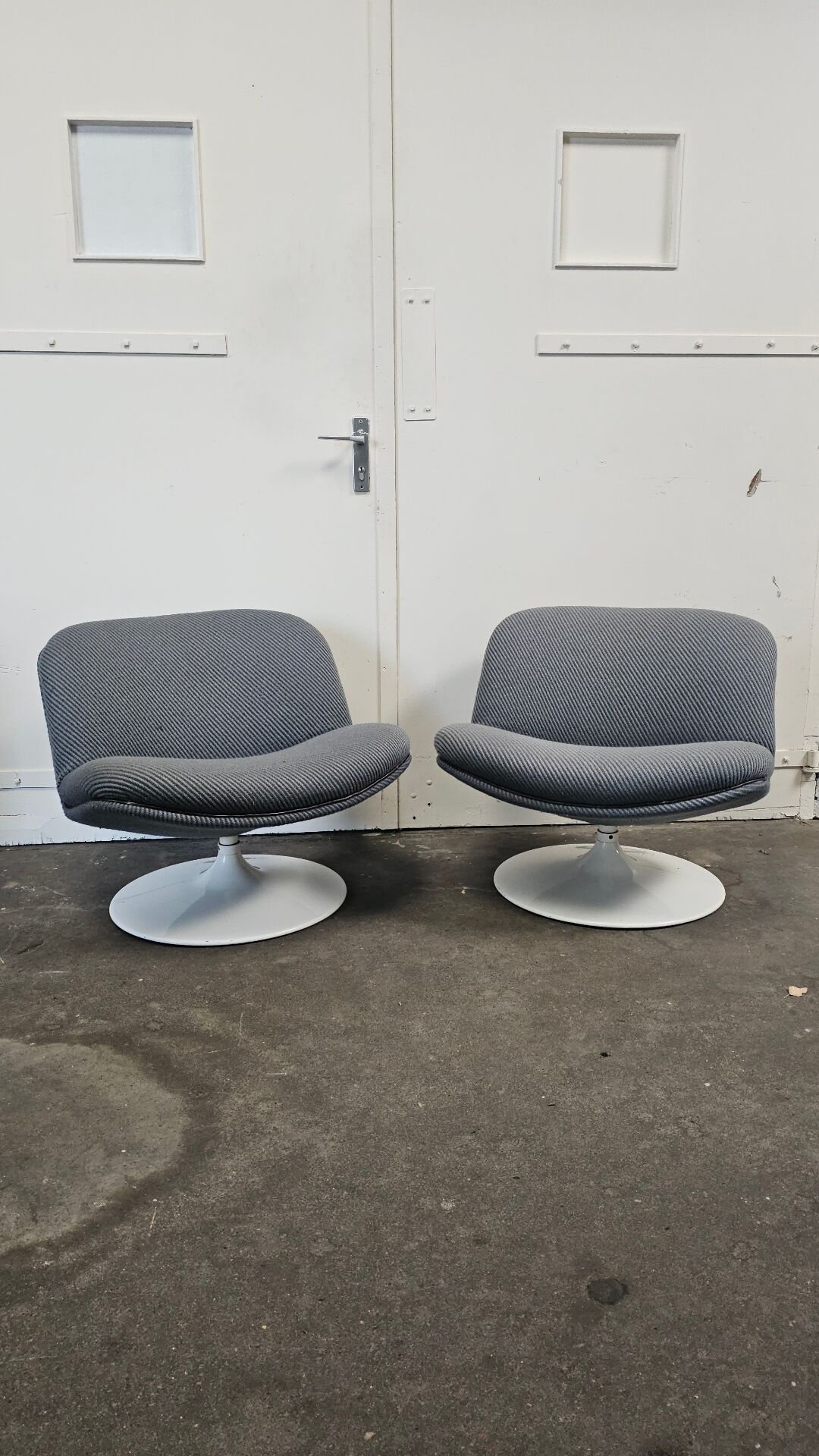 Artifort 508 swivel chair designed by Geoffrey Harcourt