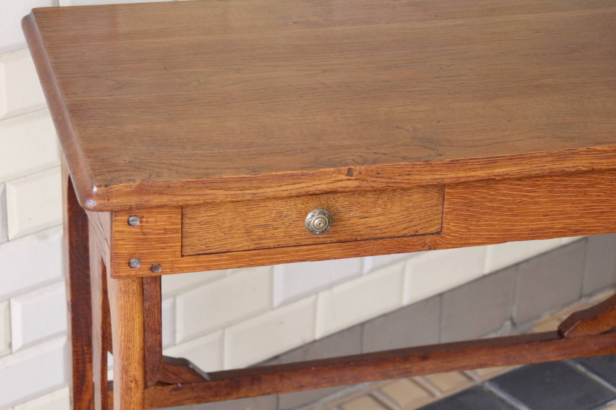 Exceptional: 19th century oak serving trolley, comes from the Senate