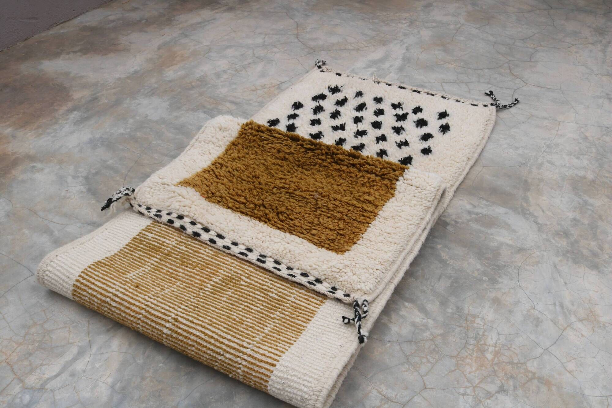 Handwoven coloured wool rug, 265 x 70 cm - R319