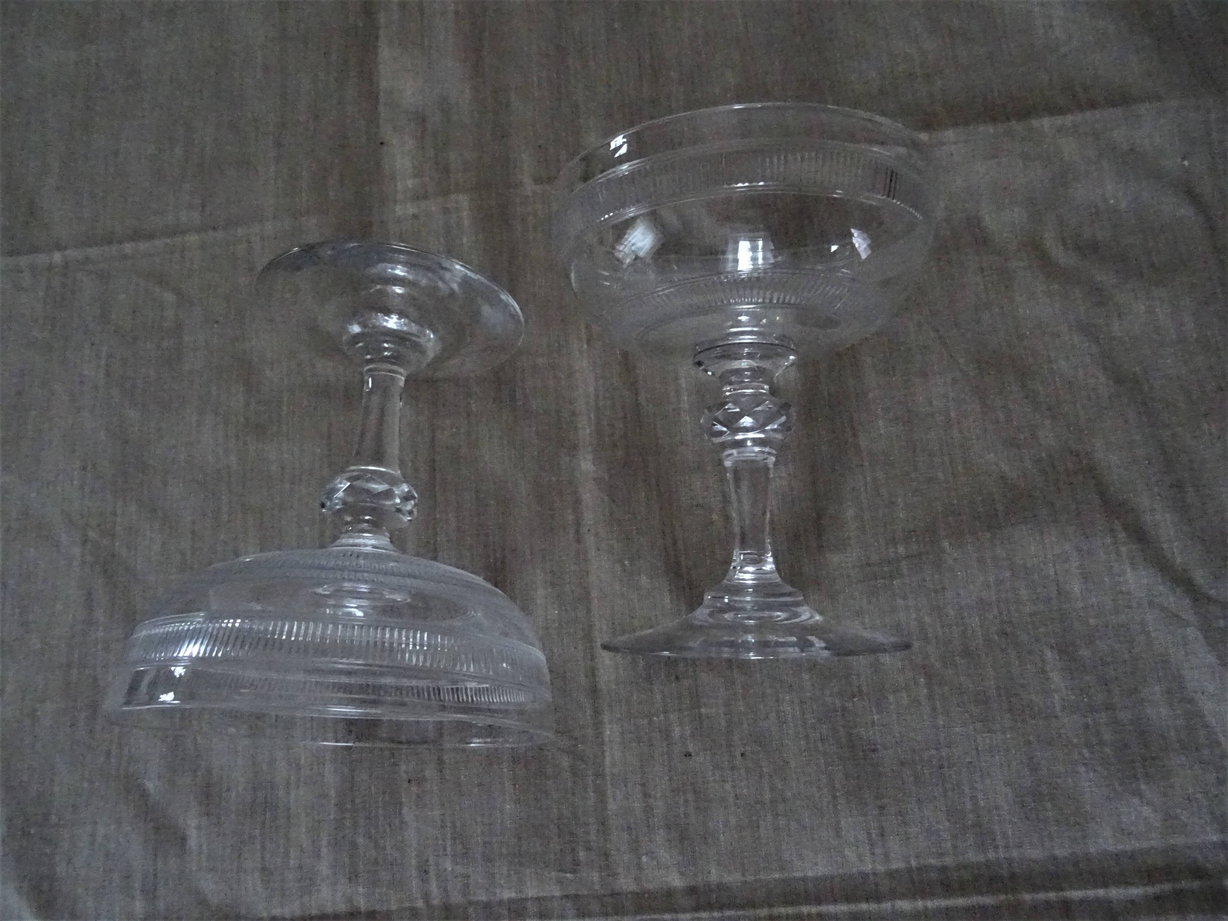 2 glasses of old crystal champagne 2 fluted friezes