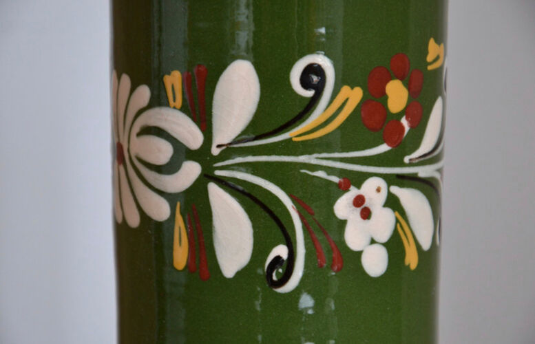 Vase à motifs fleuris vert vintage