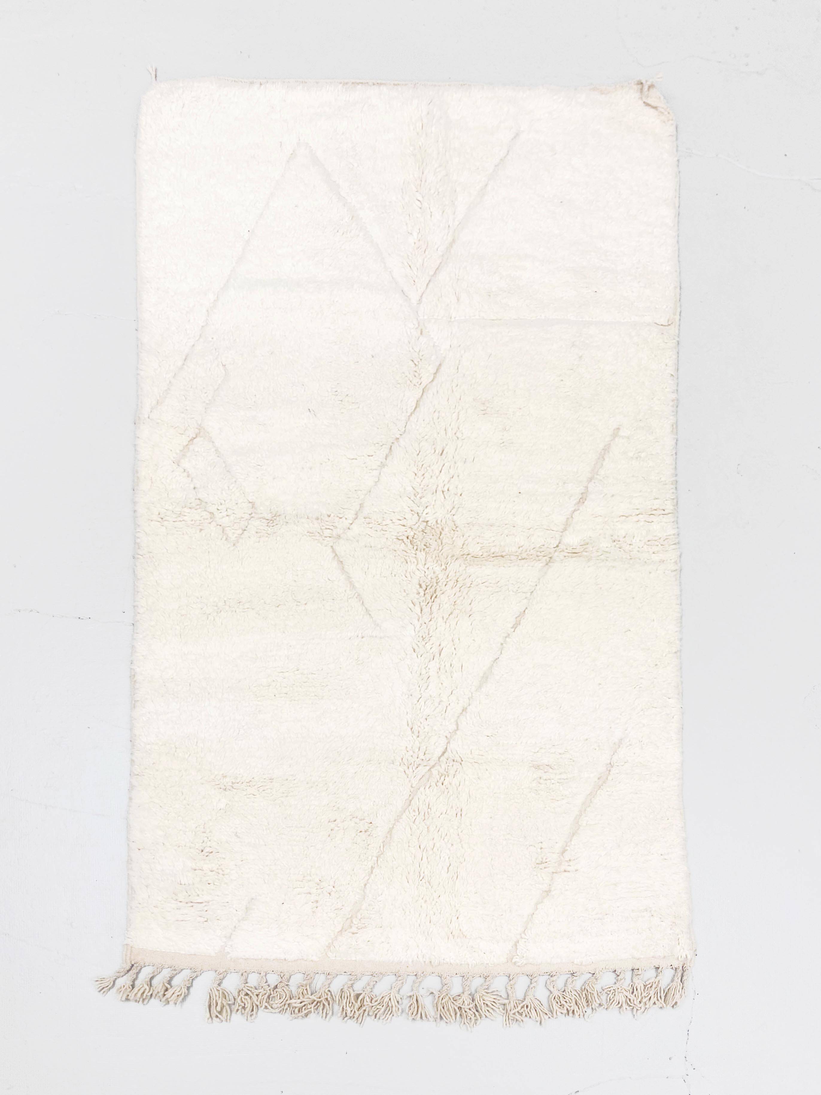 Tapis berbère marocain beni Ouarain à motifs de losanges gravés dans la trame 2,56x1,45m