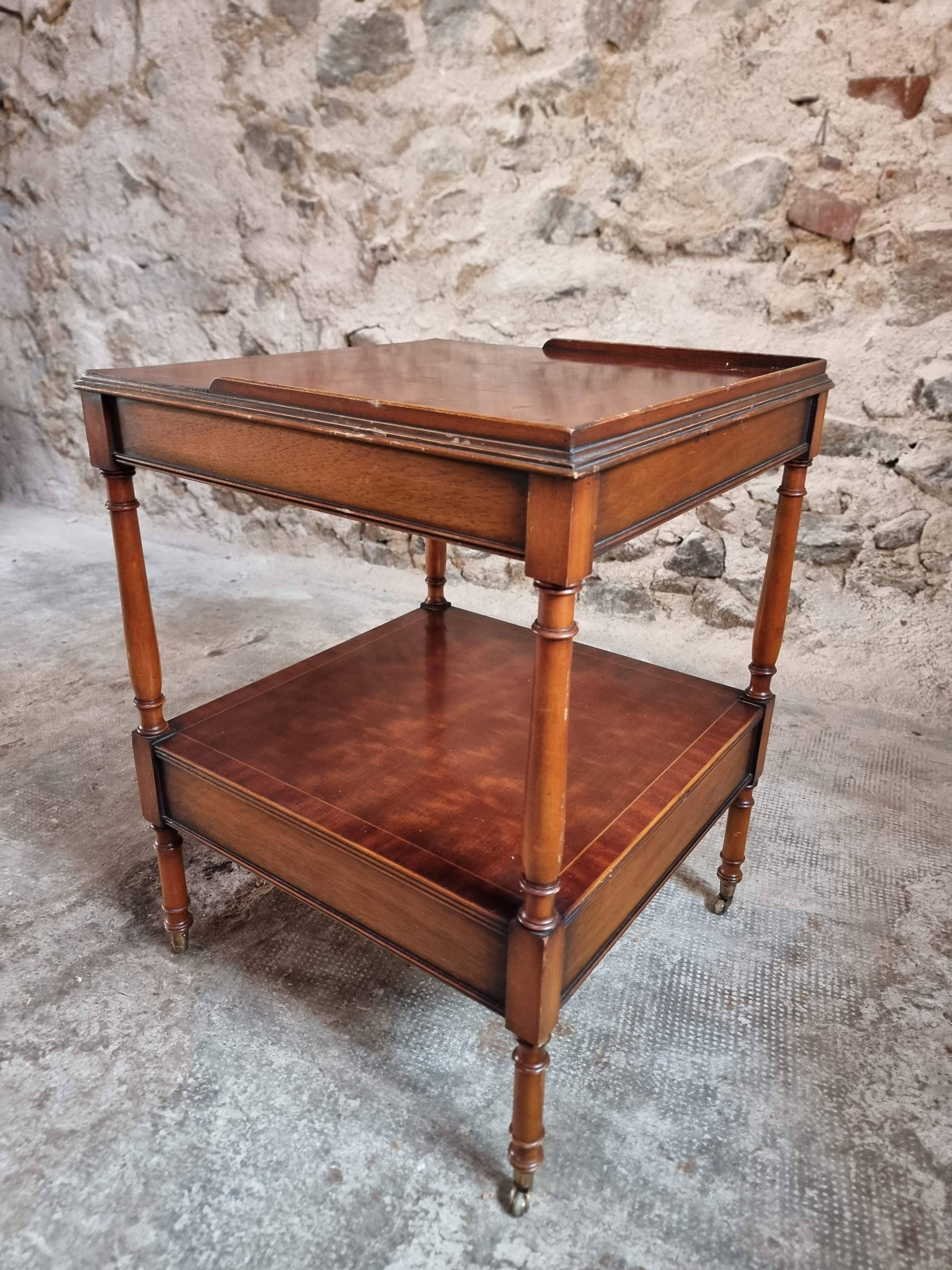 Table d’appoint vintage en acajou – France, années 50/60