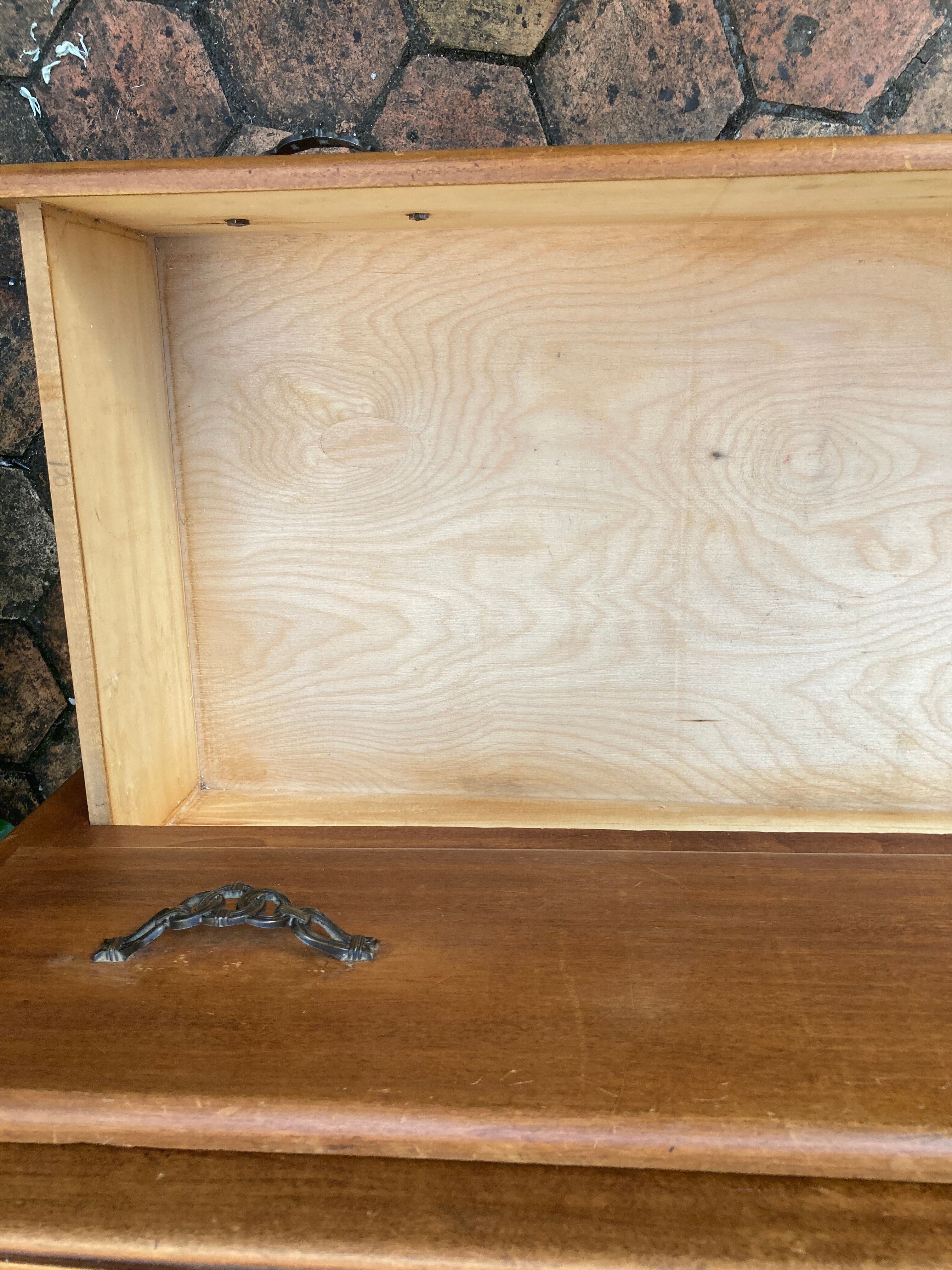 Vintage chest of drawers with 3 drawers