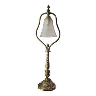 Lampe ancienne en bronze et verre opaque