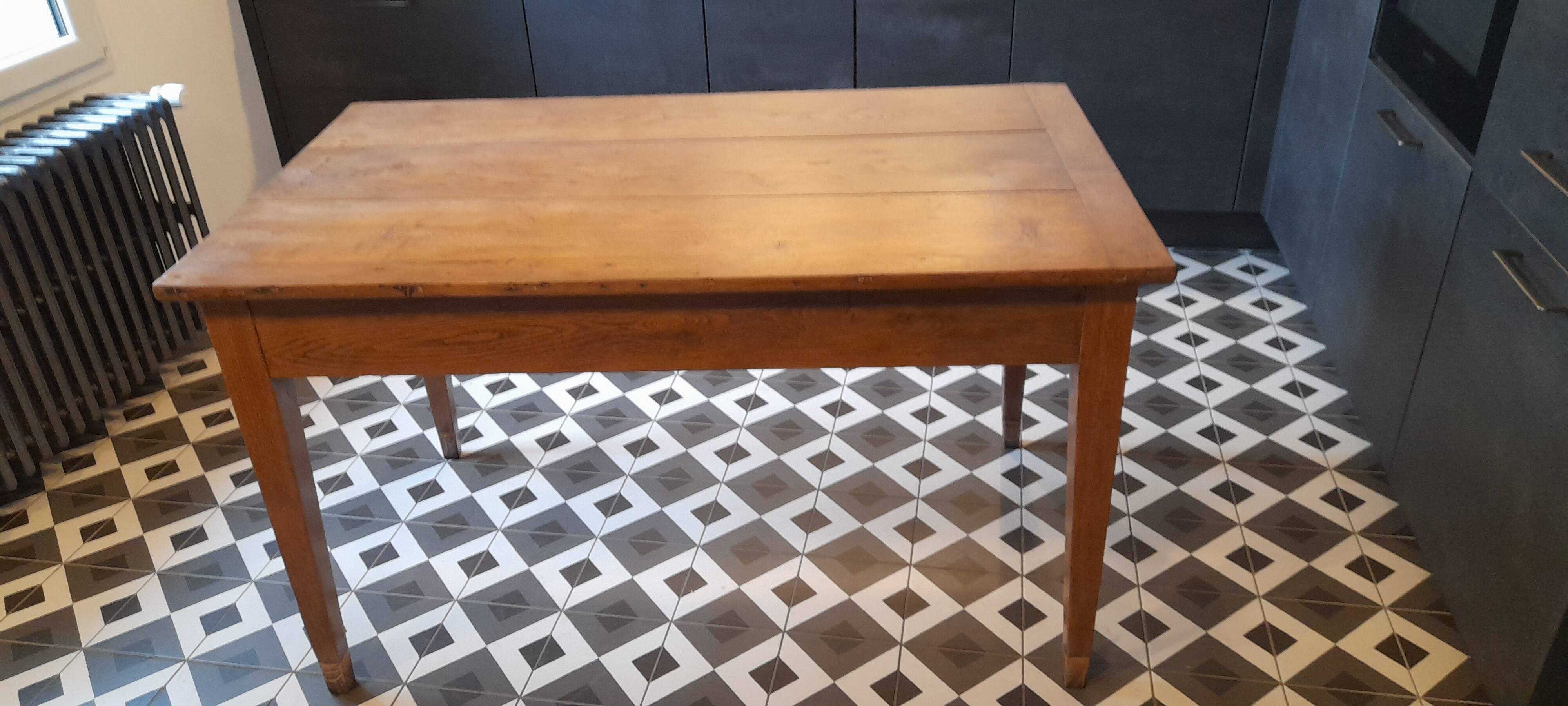 Brionnaise solid oak farm table
