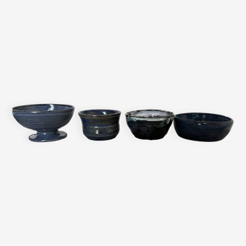 4 blue ceramic bowls