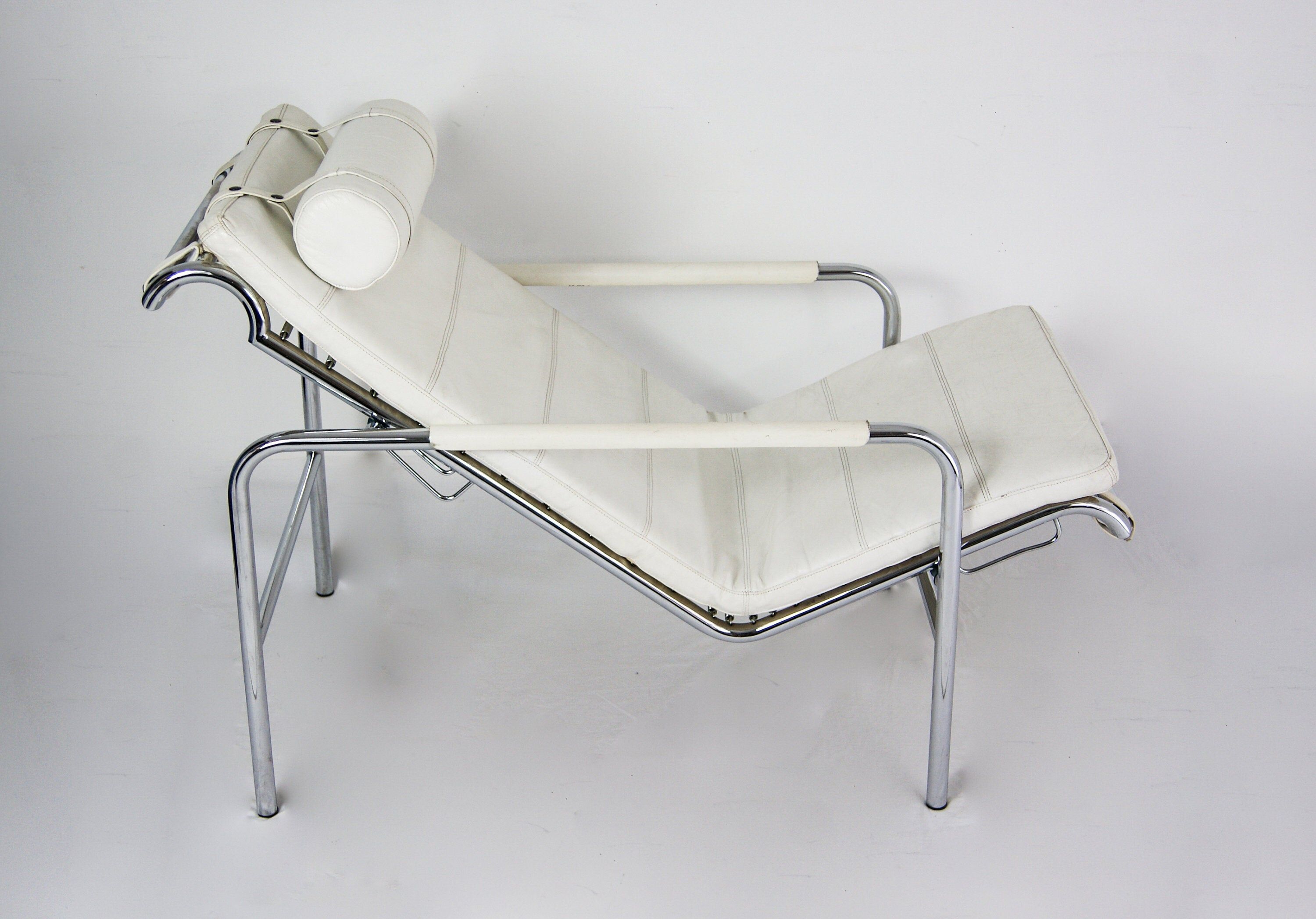 Leather armchair and footstool 'Genni' by Gabriele Mucchi For Zanotta