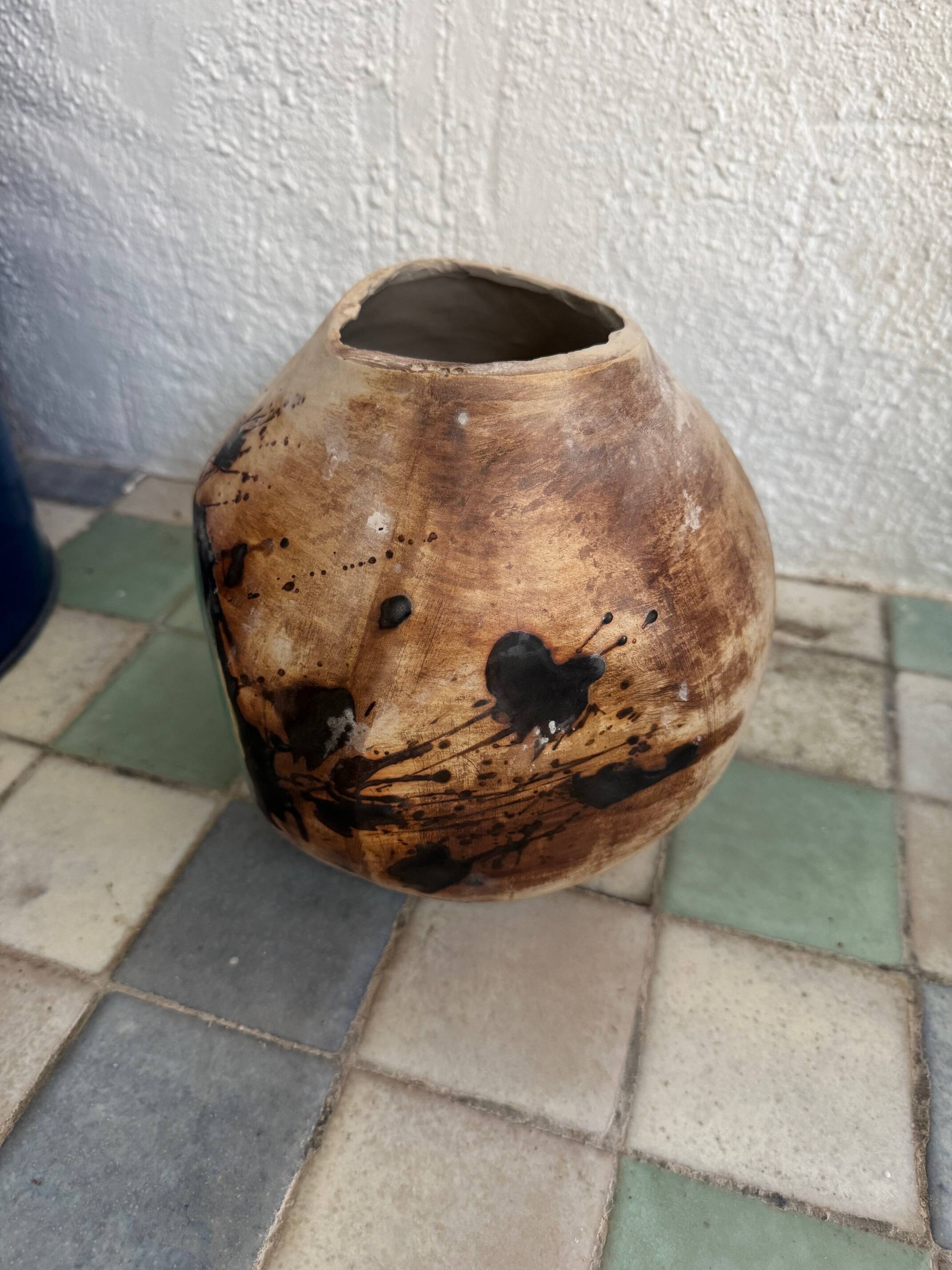 blue Chinese vase dove pottery