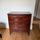 Commode George III en Acajou Flammé - Style Hepplewhite, vers 1800