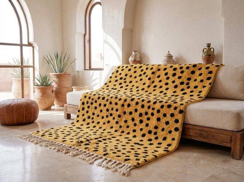 Beni Ourain Berber rug made of natural wool, handmade, 150/250 cm.