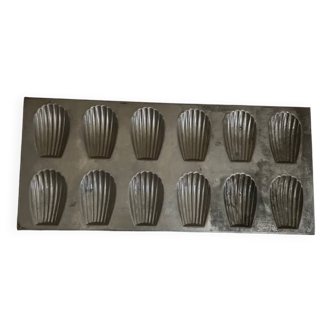 Old aluminum madeleine mold