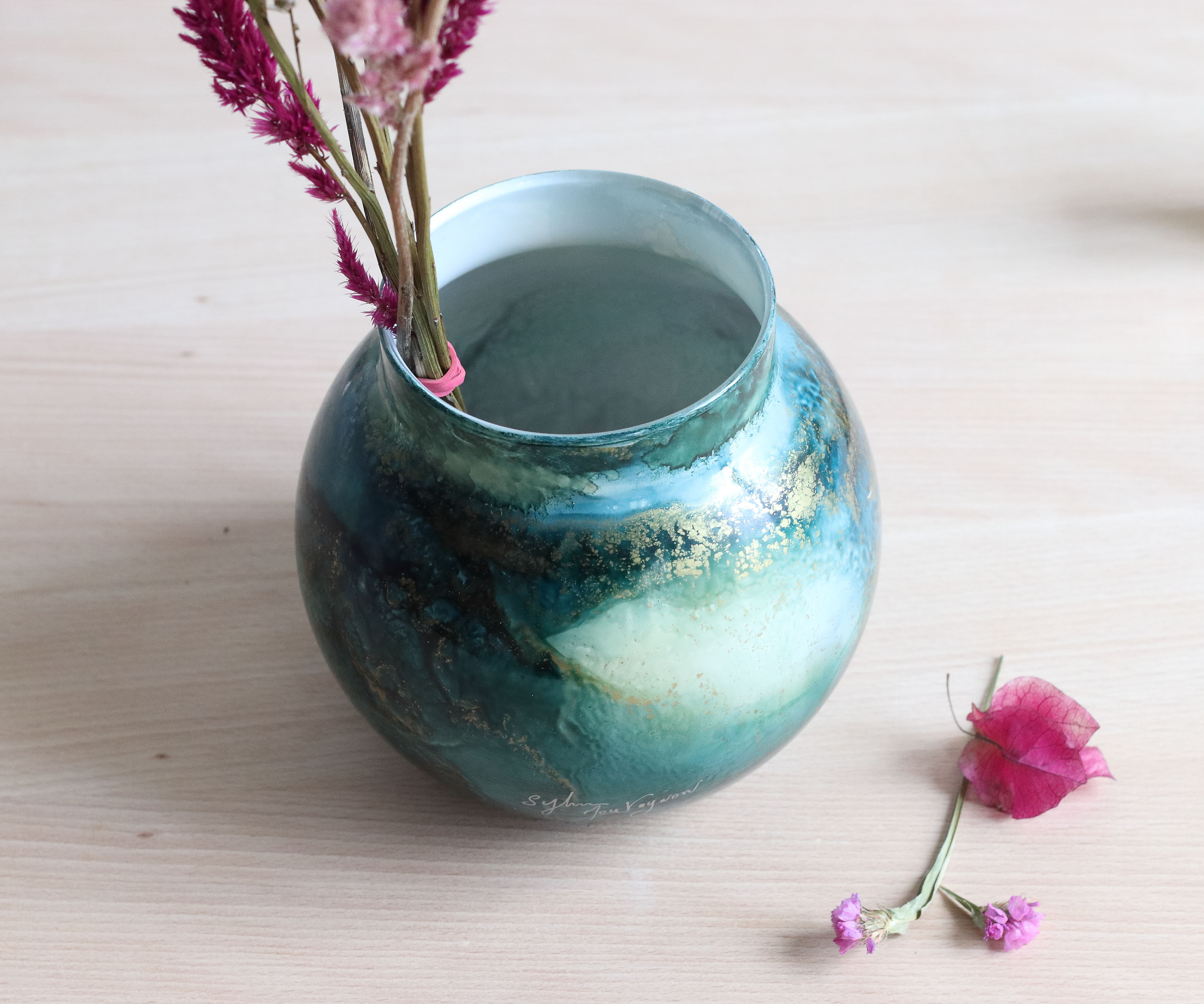 Glass ball vase by Sylvie Montagnon