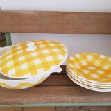 Soupière et 4 assiettes