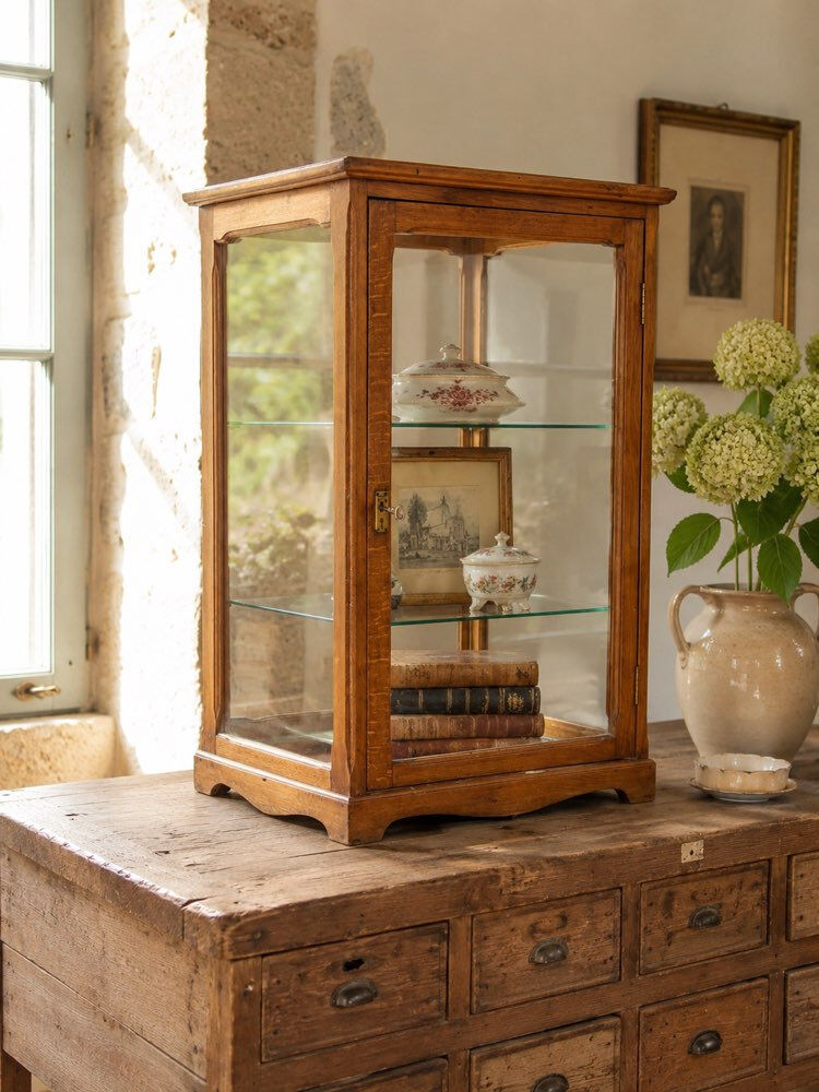 Petite vitrine ancienne