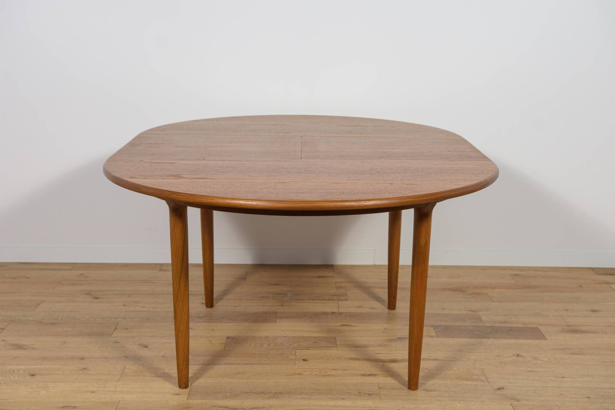 Mid-Century Round Teak Extendable Dining Table, United Knigdom, 1960s