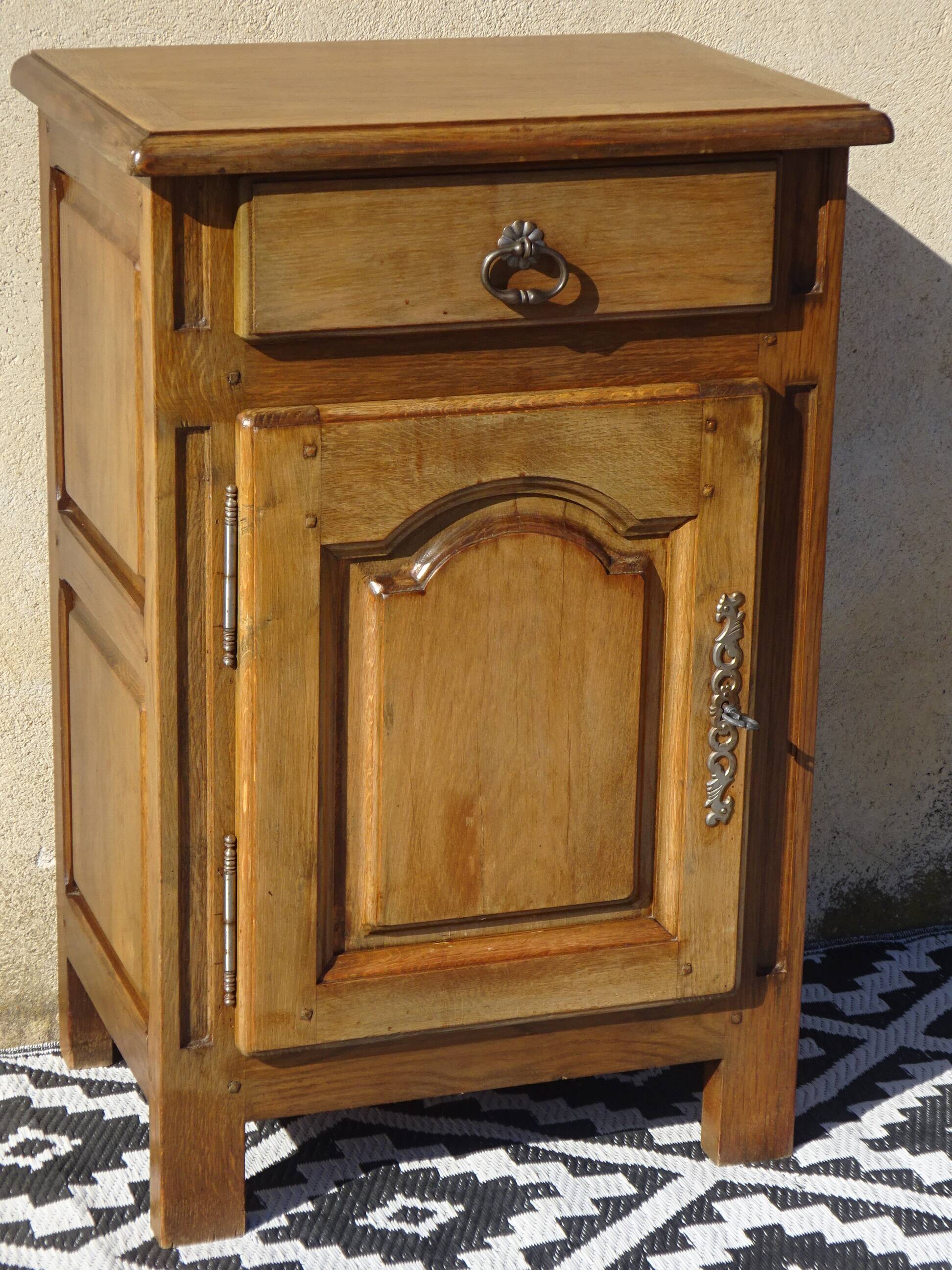 Rustic wooden confiturer