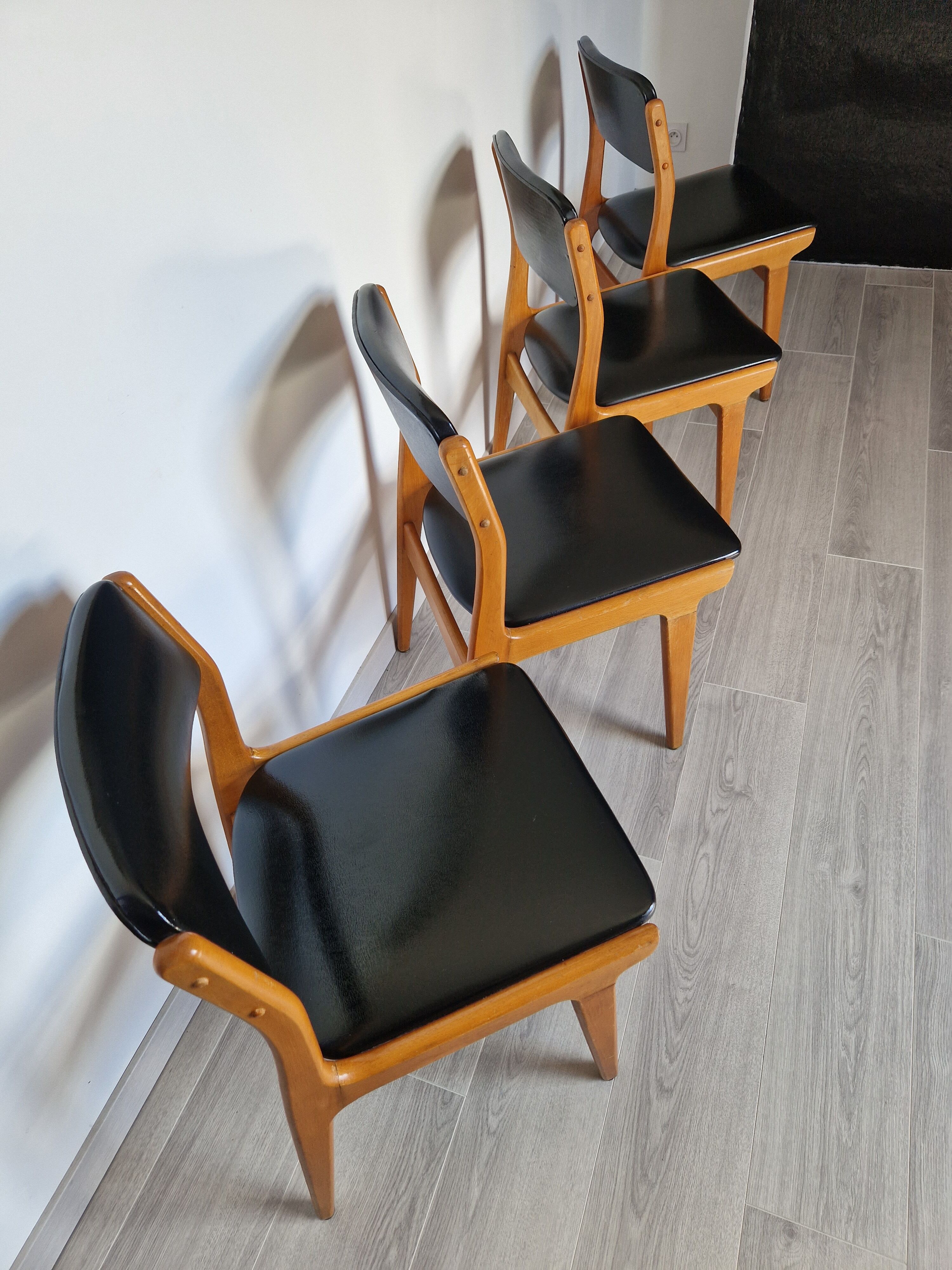 Ensemble de 4 chaises scandinaves vintage