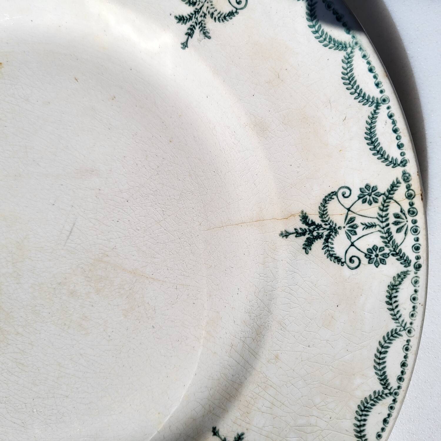 Assiette Terre de Fer guirlande florale