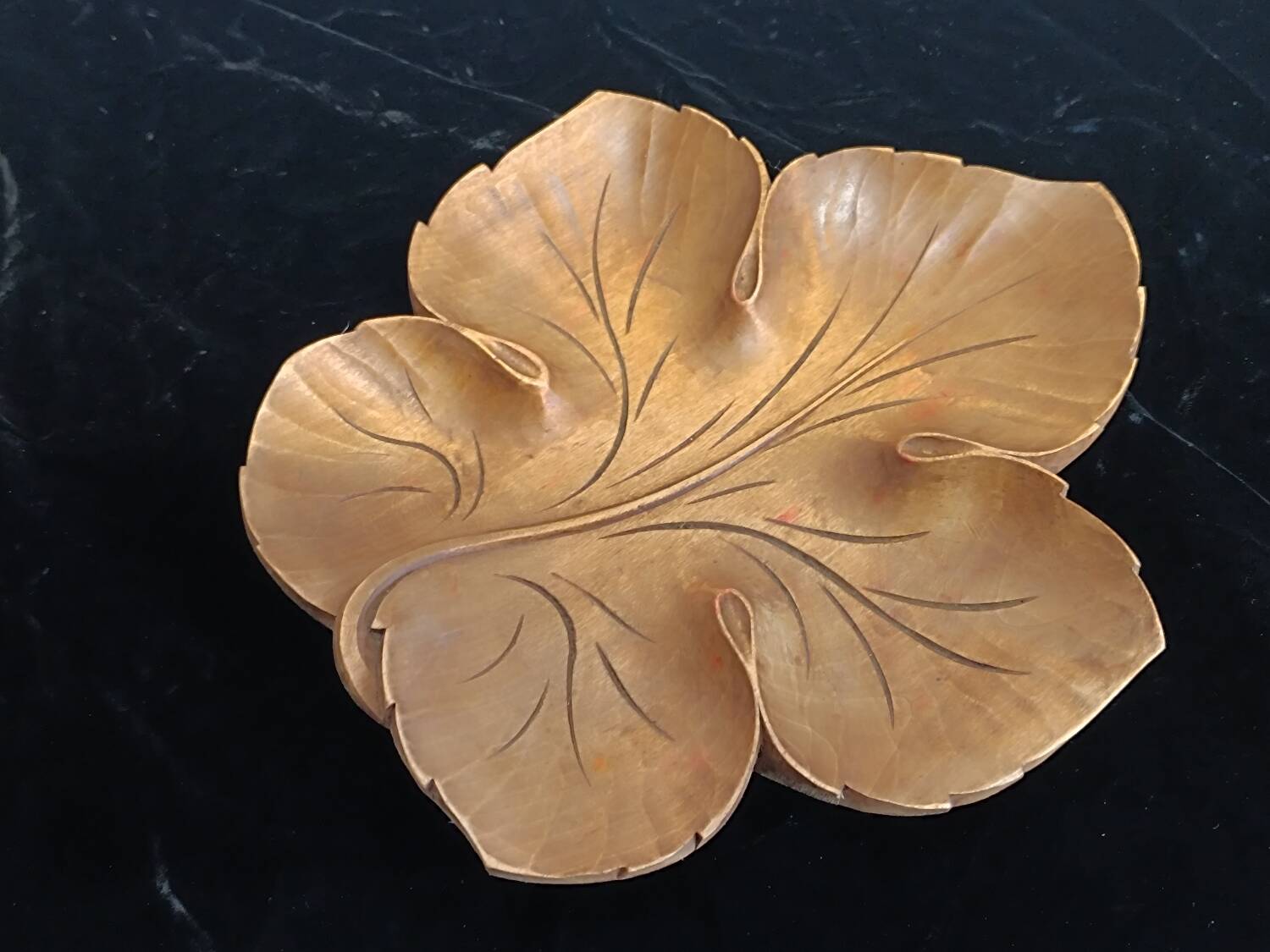 Wooden leaf trinket tray