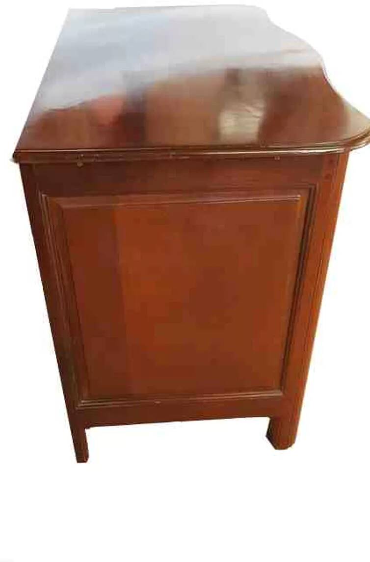 18th century mahogany chest of drawers