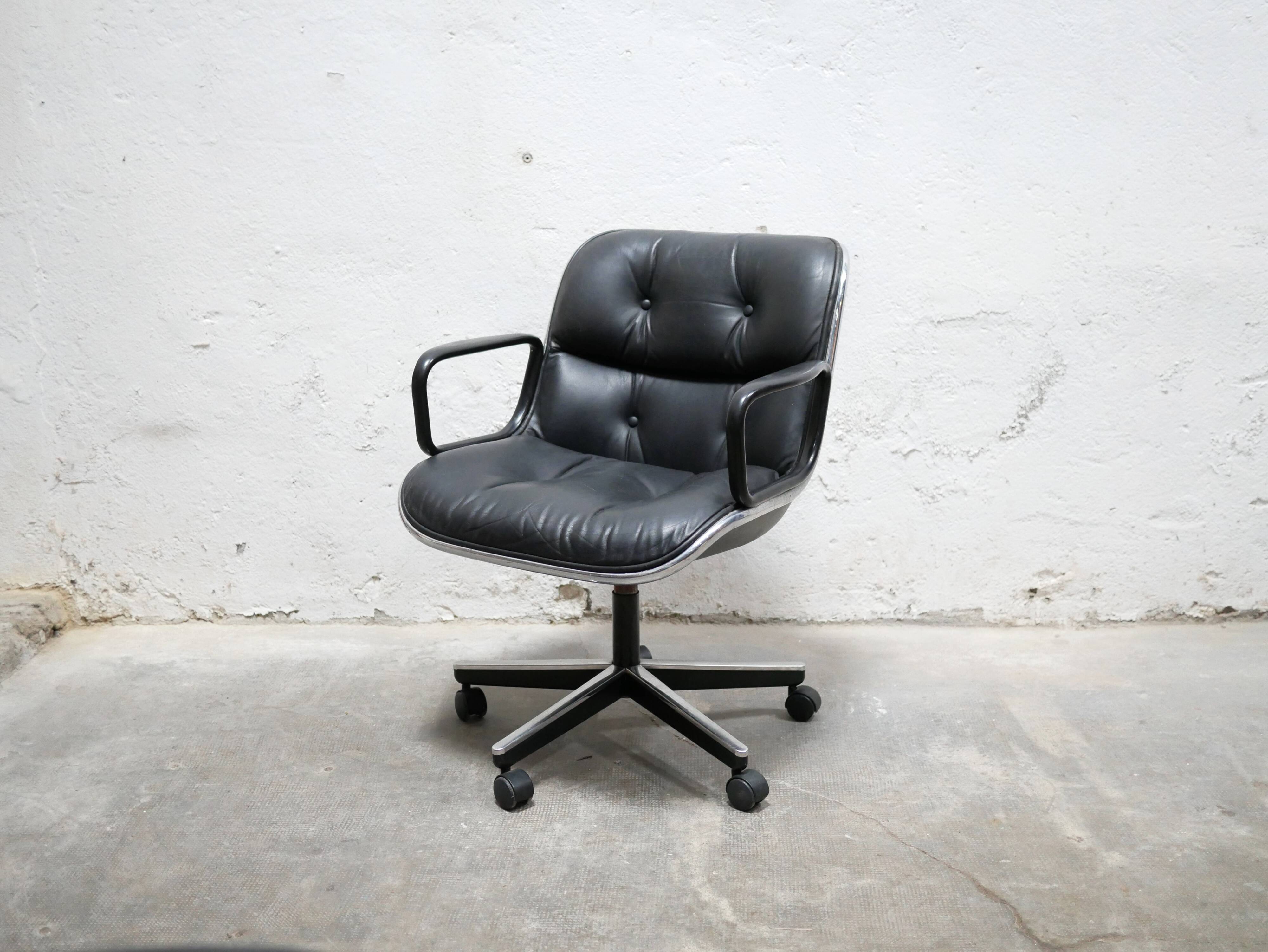 Black leather armchair by Charles Pollock for Knoll International