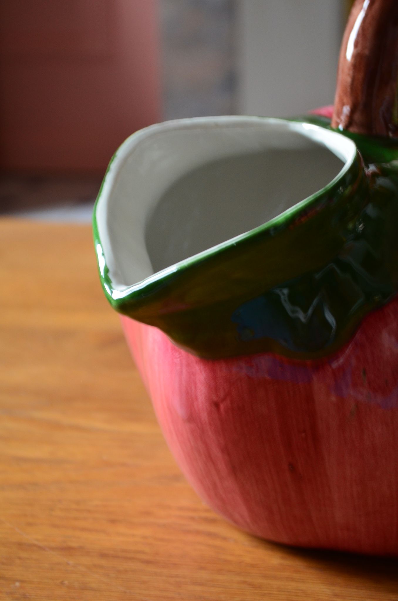 Carafe en barbotine italienne