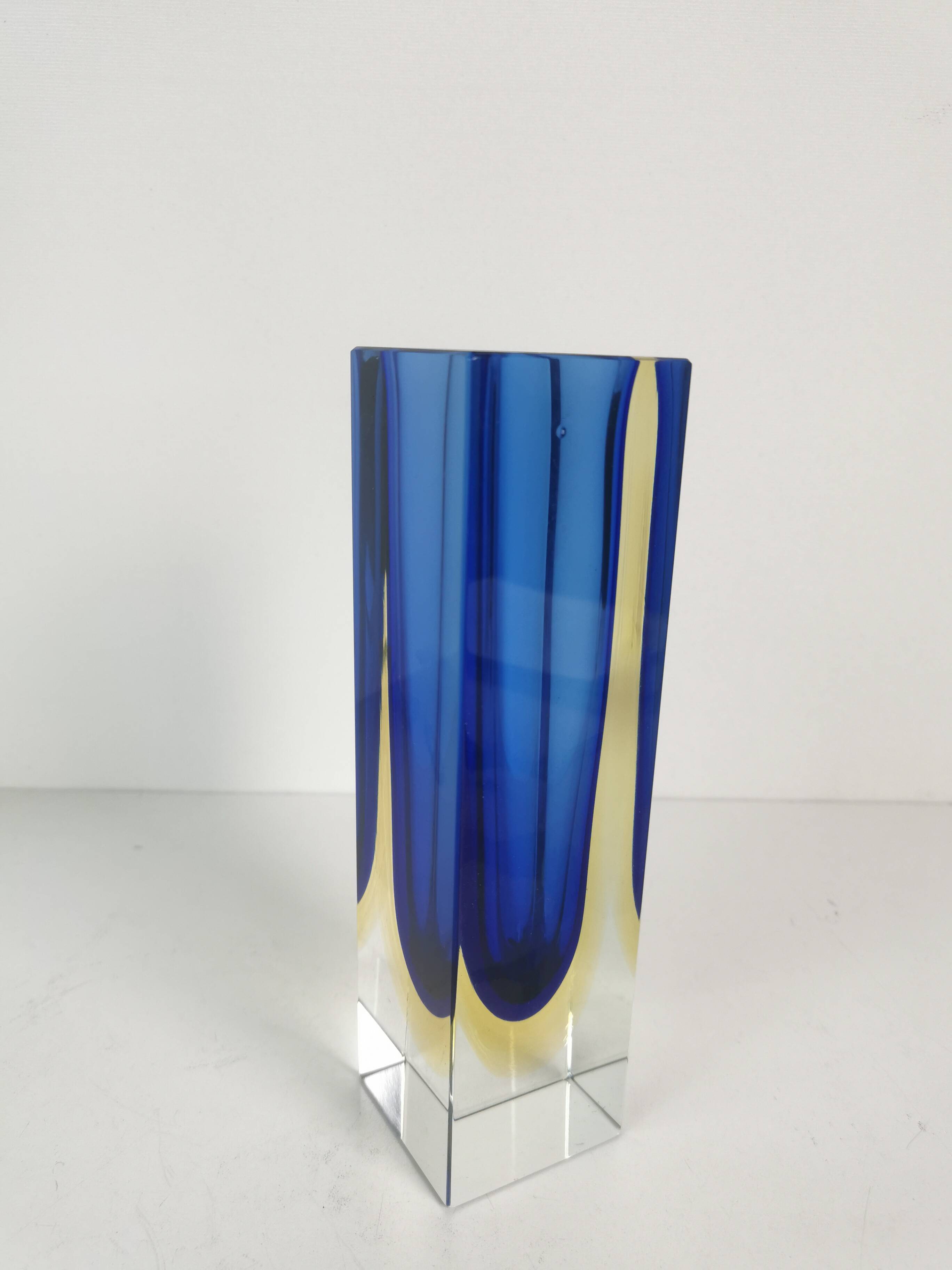 Soliflore vase, Murano Sommerso