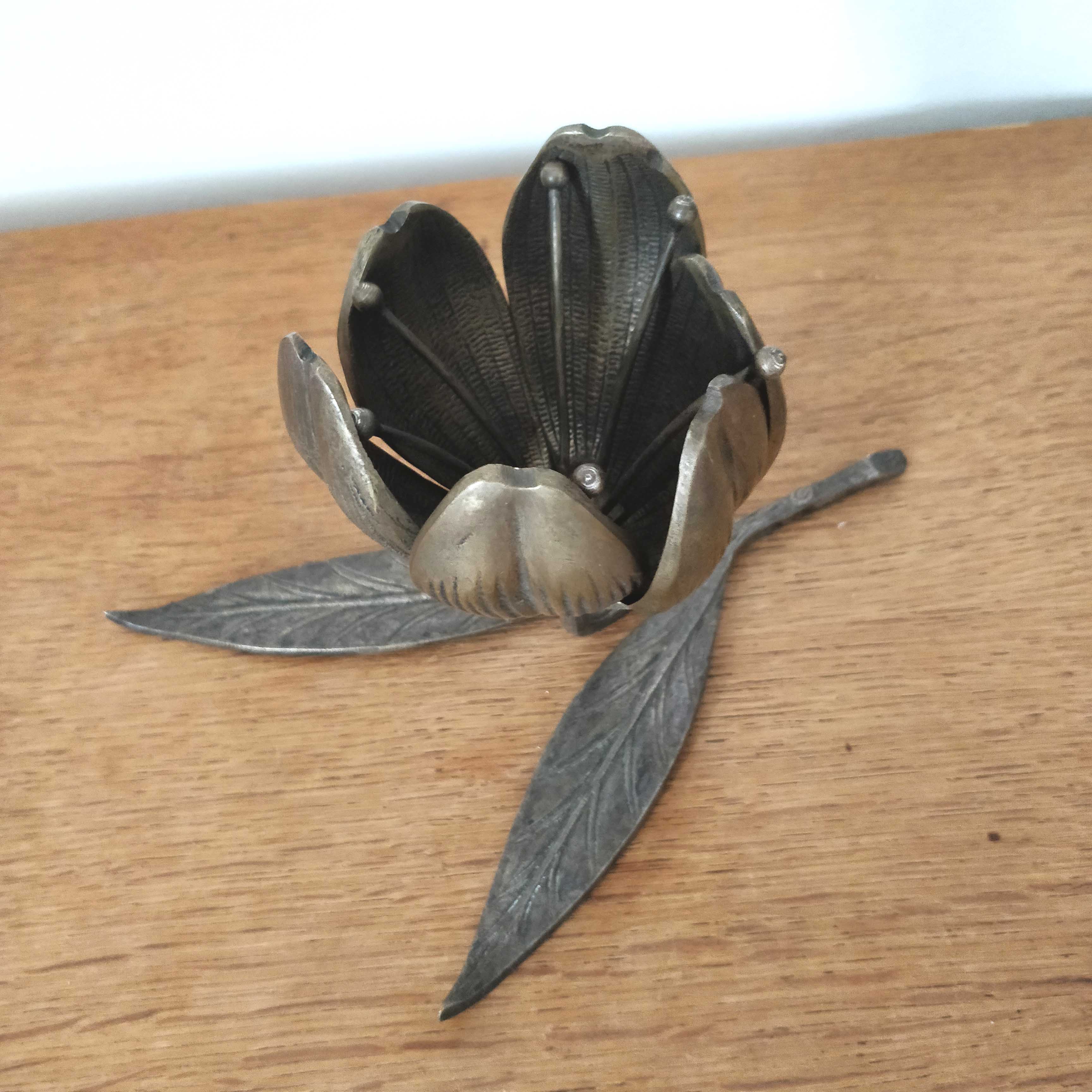 Brass flower ashtray with removable petals