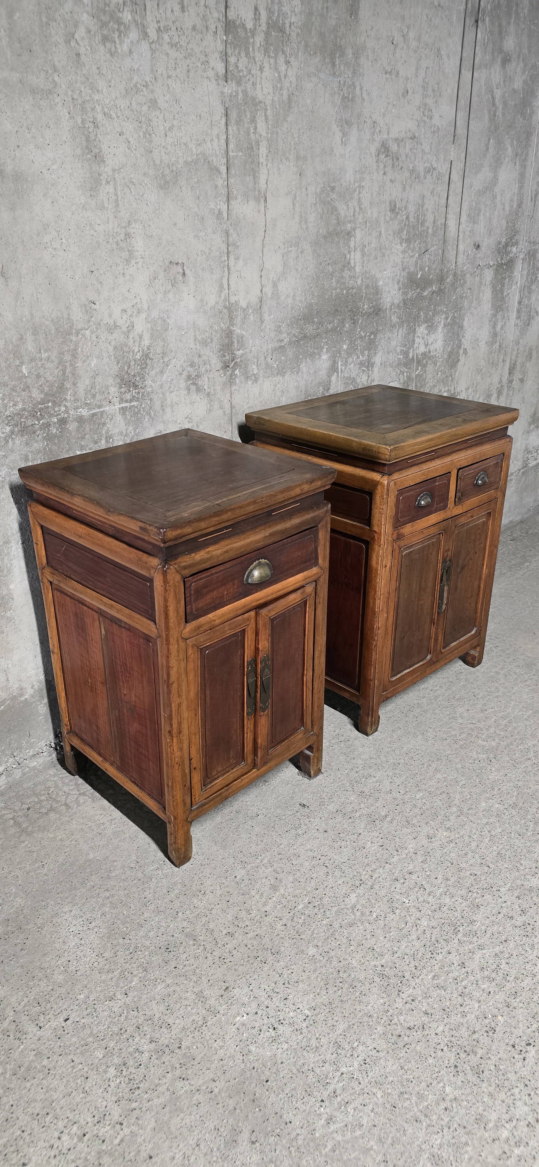 Lot de 2 tables de chevet chinoises, homme et femme vintage