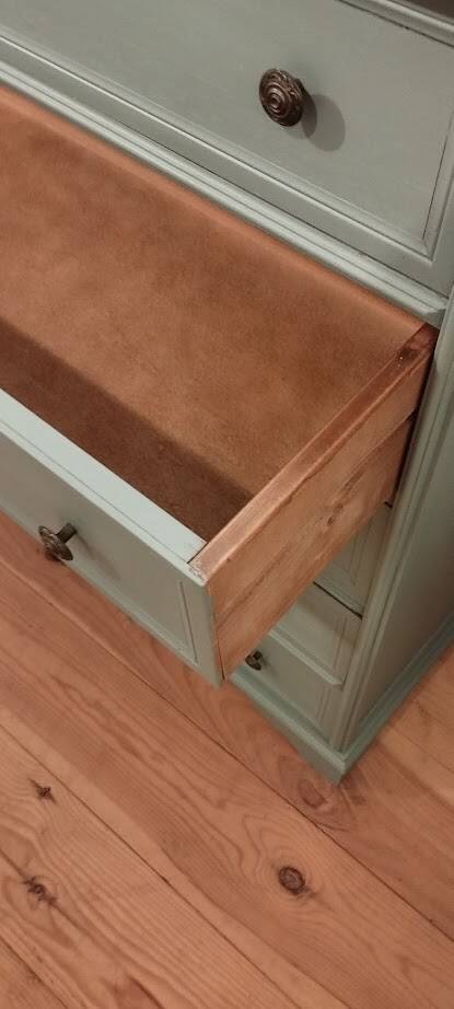 Chest of drawers