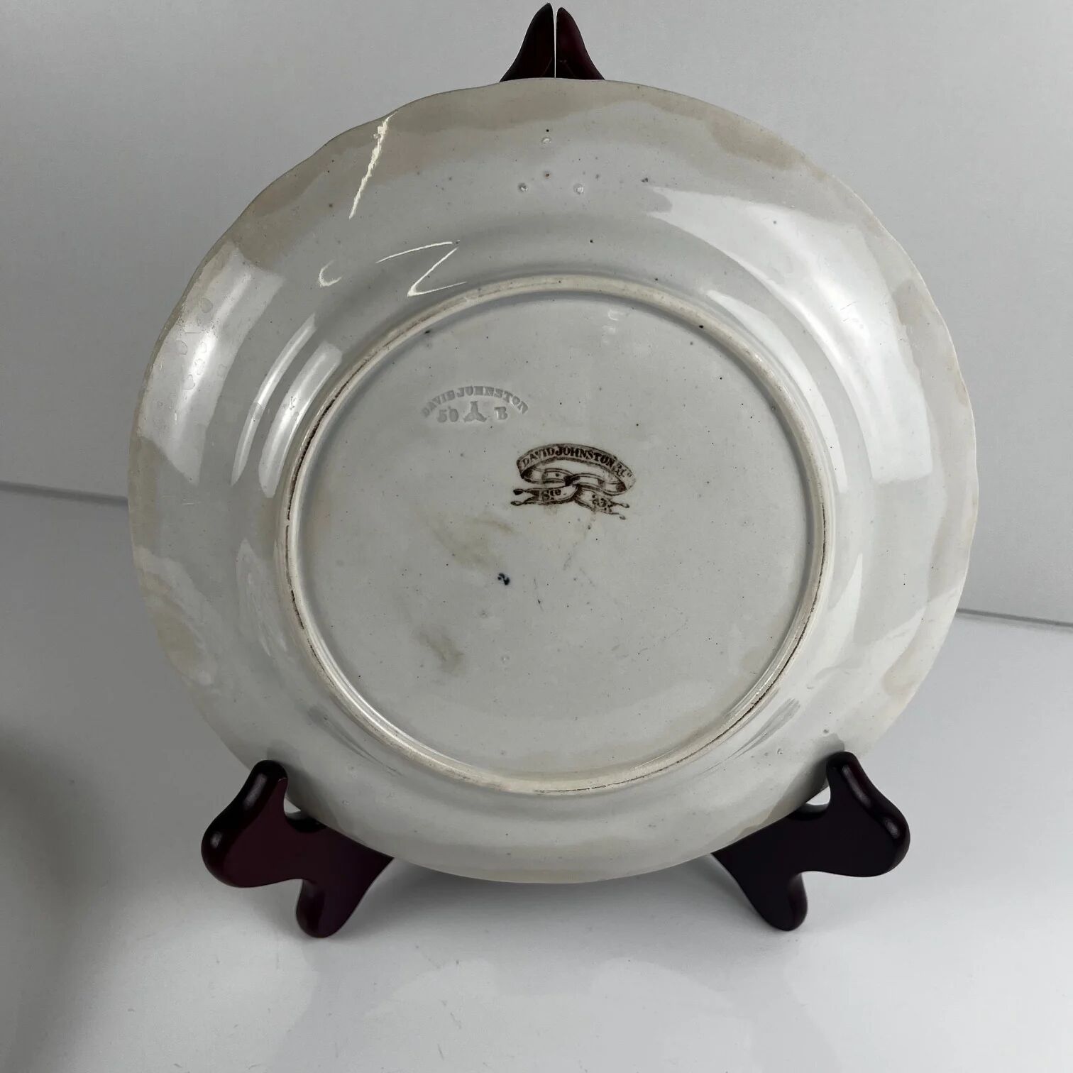 Paire d'assiettes à dessert ancienne en faïence fine de Bordeaux David Johnston, XIXe siècle
