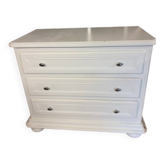 White chest of drawers