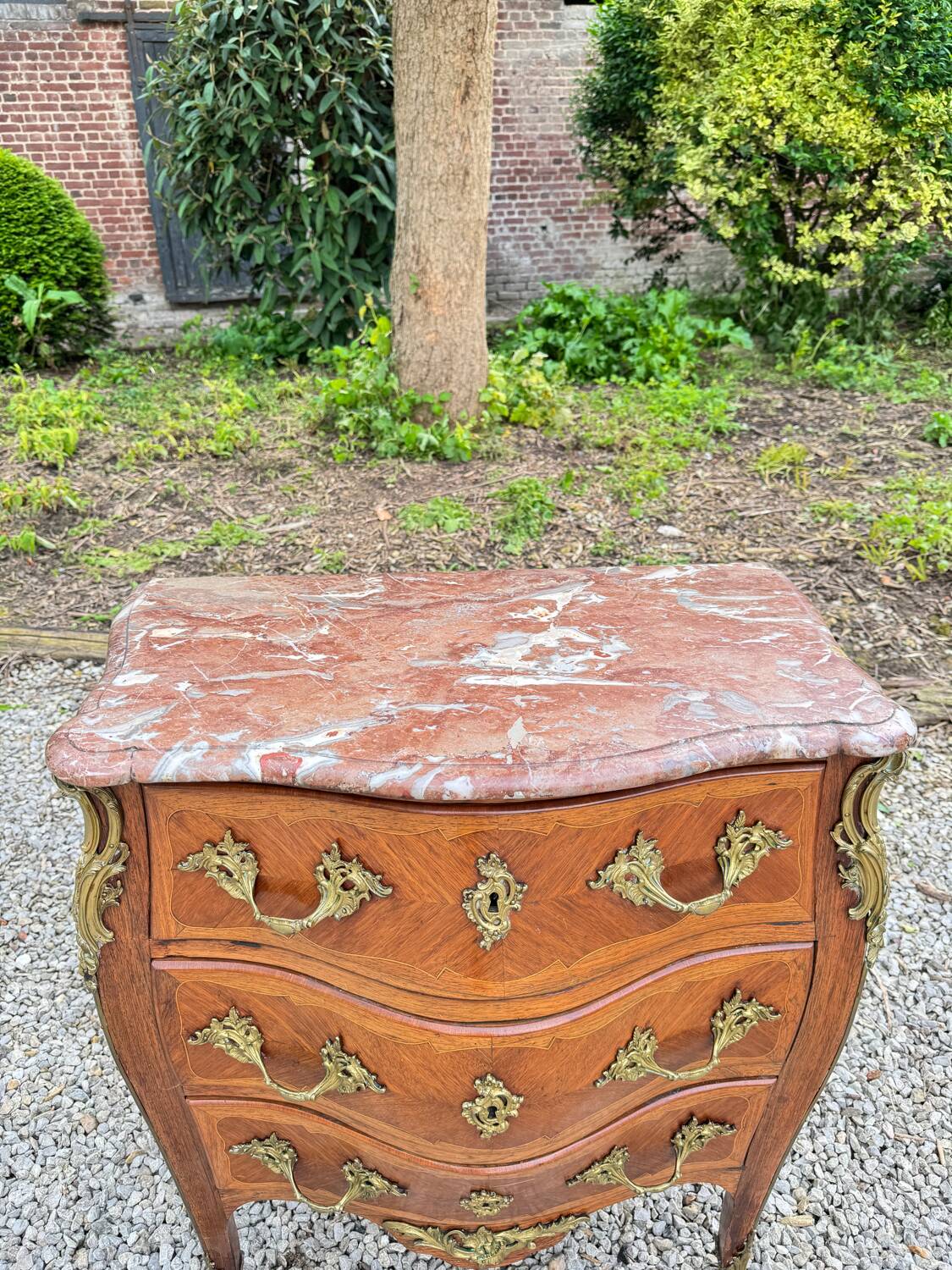 Curved chest of drawers in Louis XV style marquetry, 19th century