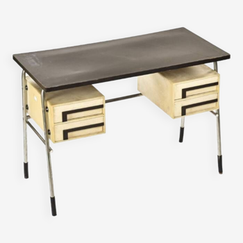 Desk with tubular base in chromed metal