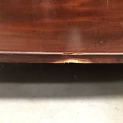 English chest from the early 18th century, mahogany veneer.