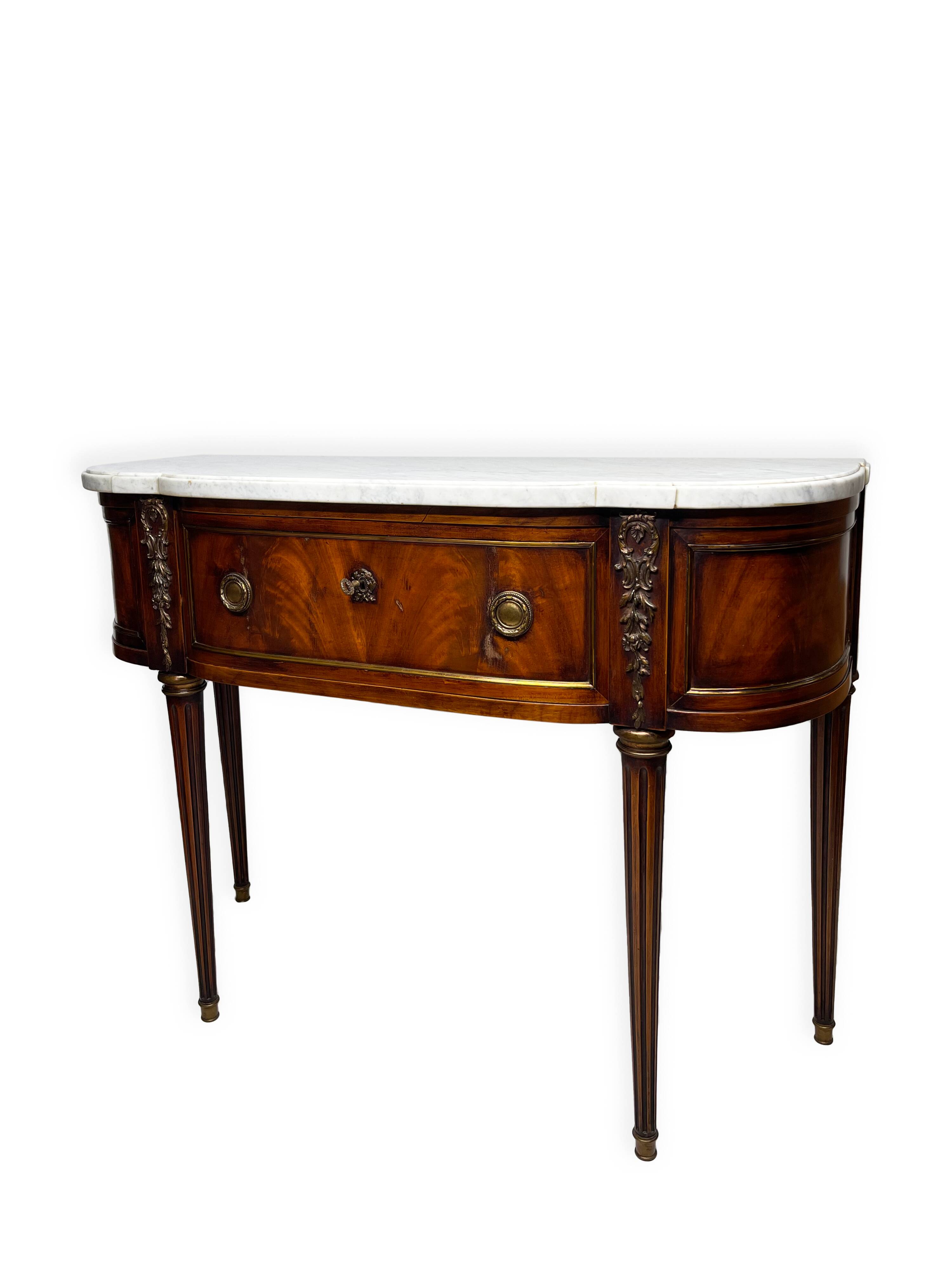 Console française Louis XVI en acajou à plumes, 19ème siècle