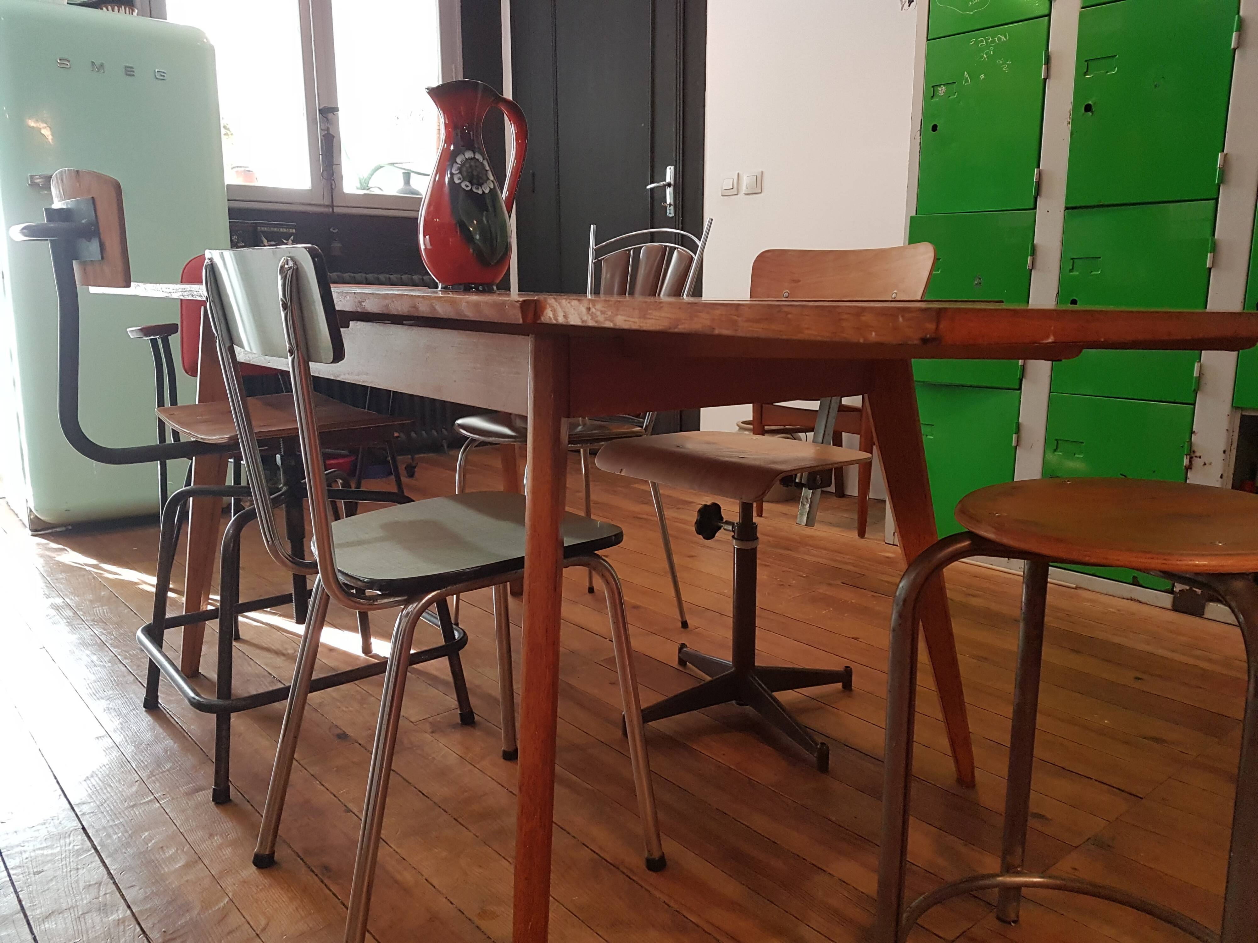 Scandinavian extension table