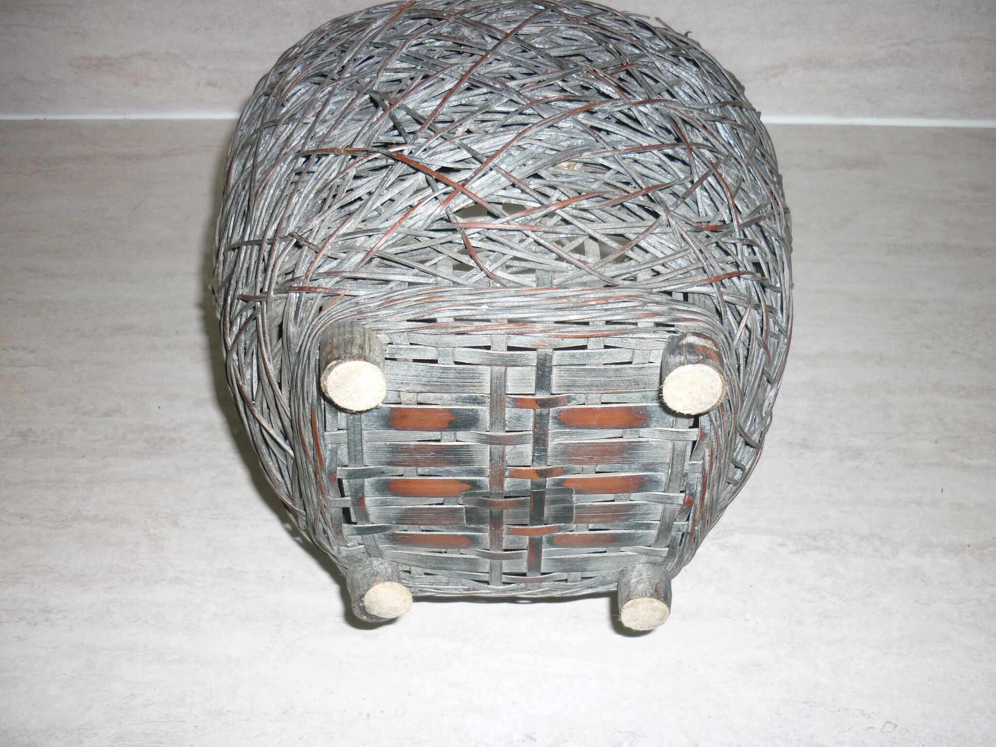 Egg-shaped basket with its woven vegetable handle