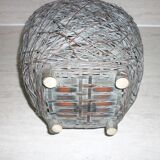 Panier forme oeuf avec son anse en végétal tissé