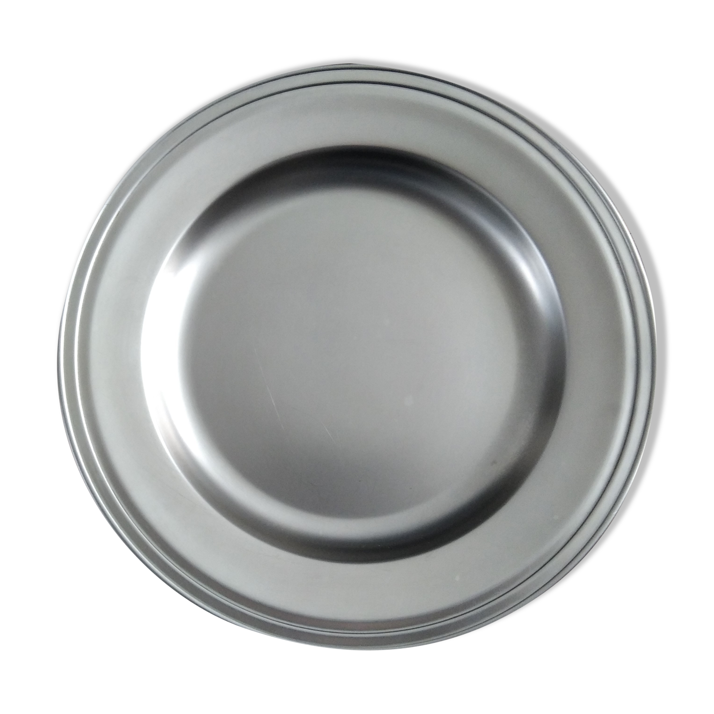 Guy degrenne's round flat Manoir collection