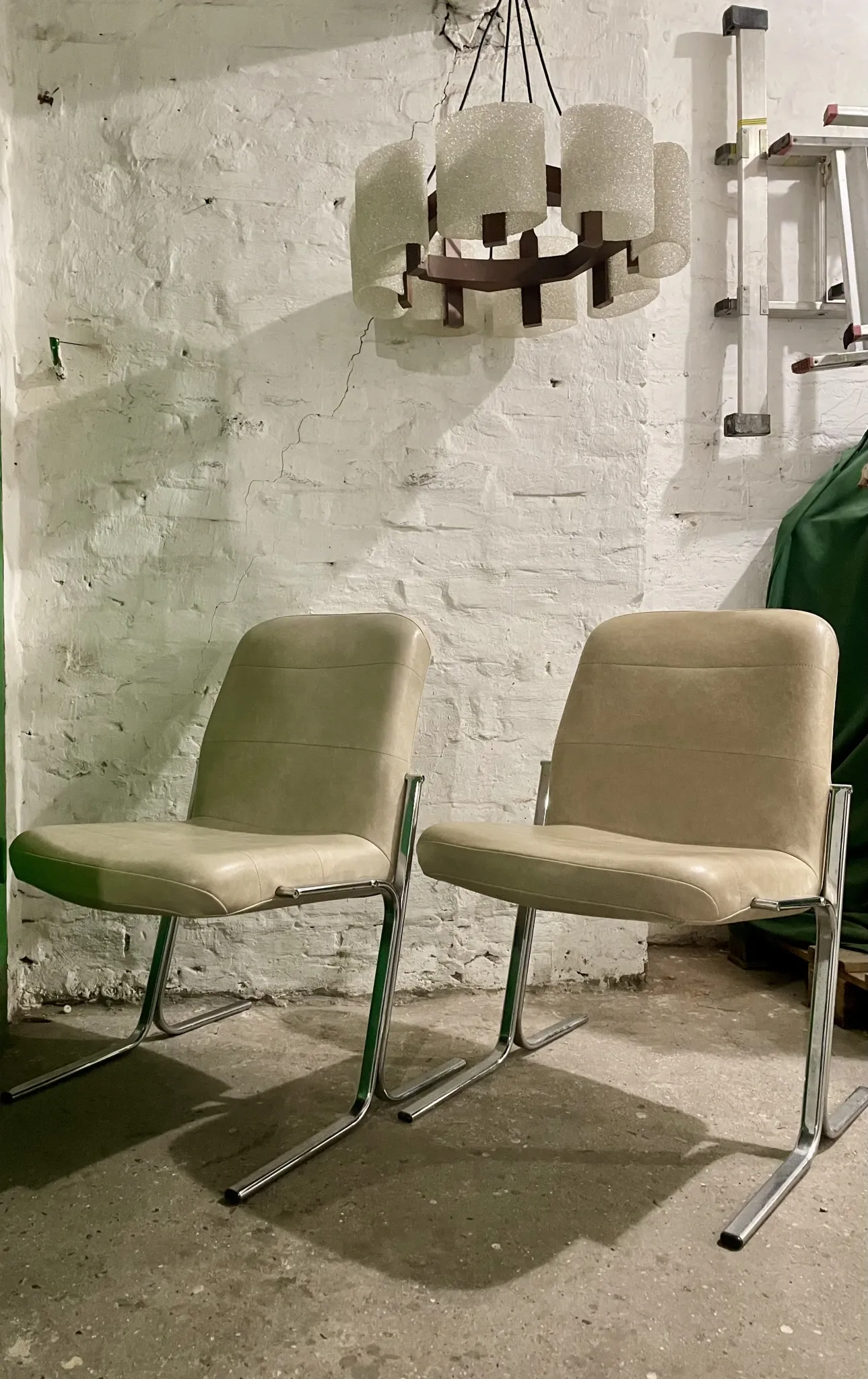 Pair of Ronéo Vikers Space Age armchairs from the 1970s.