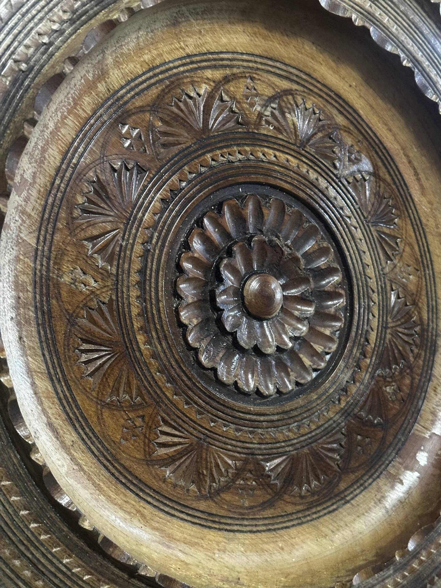 corbeille à fruits en bois sculpté – Rosace florale – Centre de table
